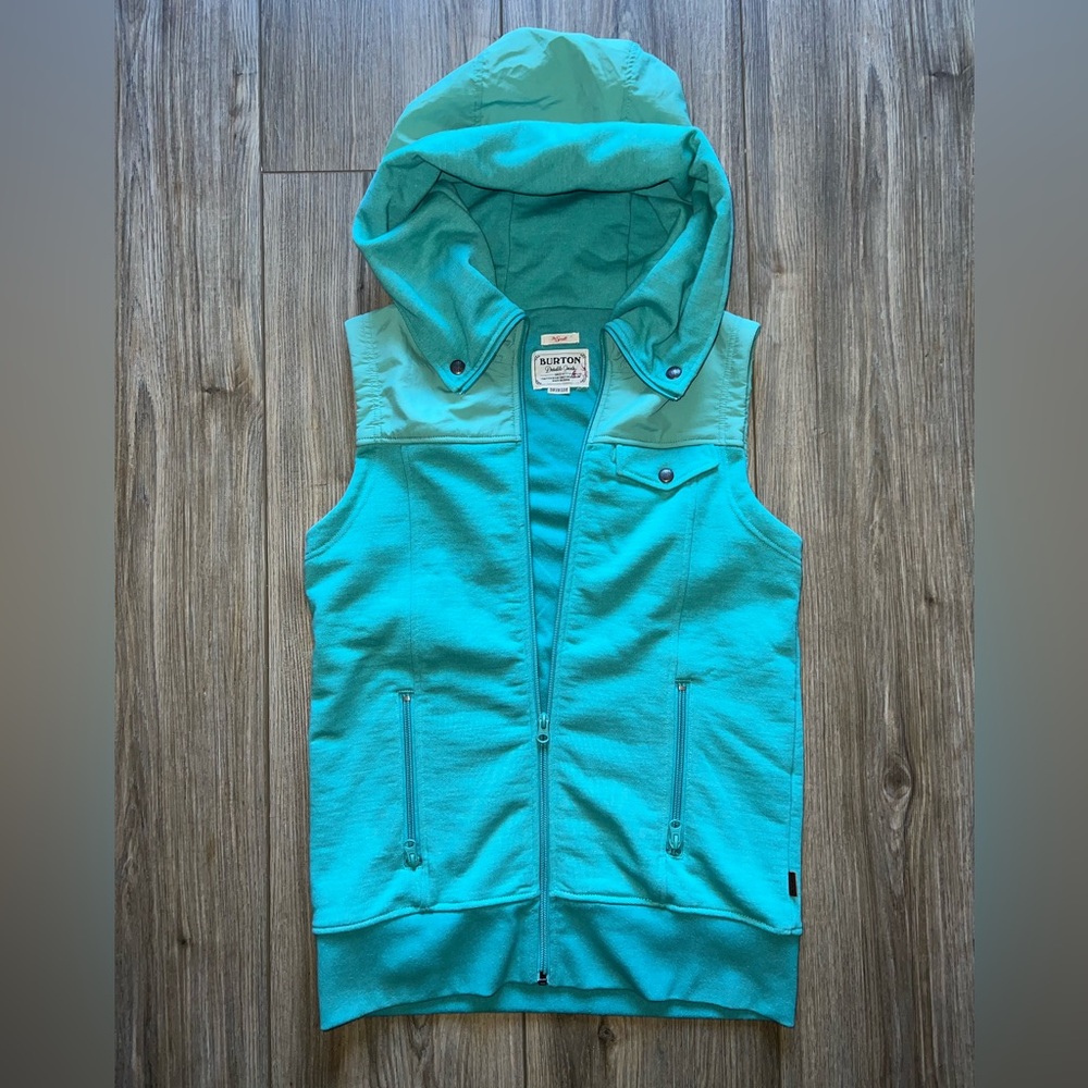Burton DryRide Vest Women’s Size S
Skiing snowboard mountains backcountry